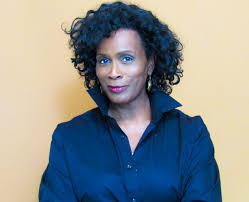 How tall is Janet Hubert?